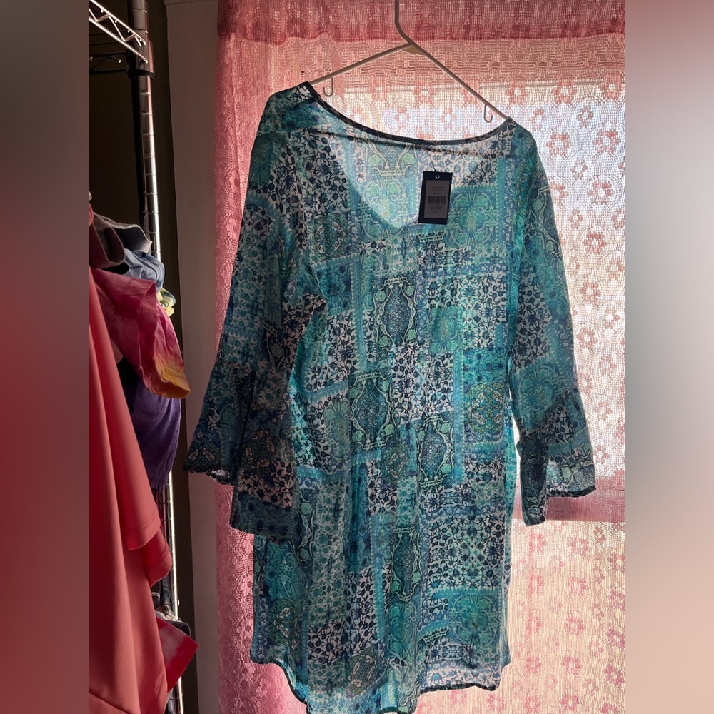 Woman’s new tunic from Avenue! NWT
